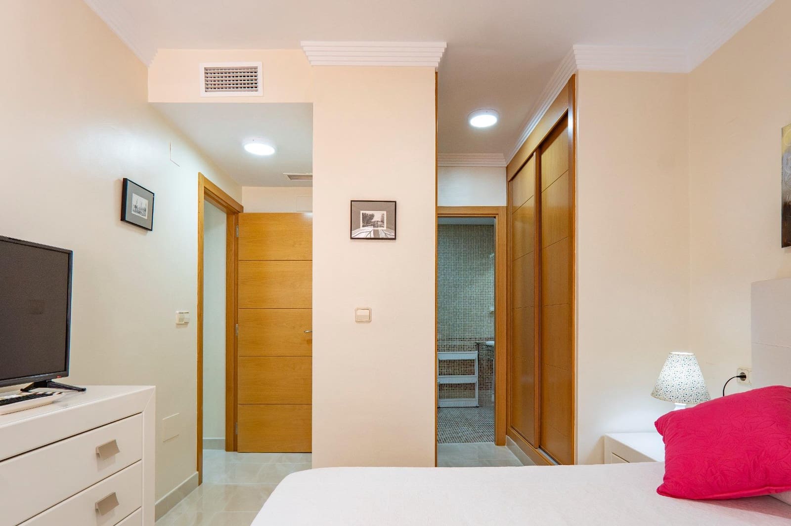 2 quarto Apartamento para arrendar em Almayate com piscina garagem - 950 € (Ref: 10187245)