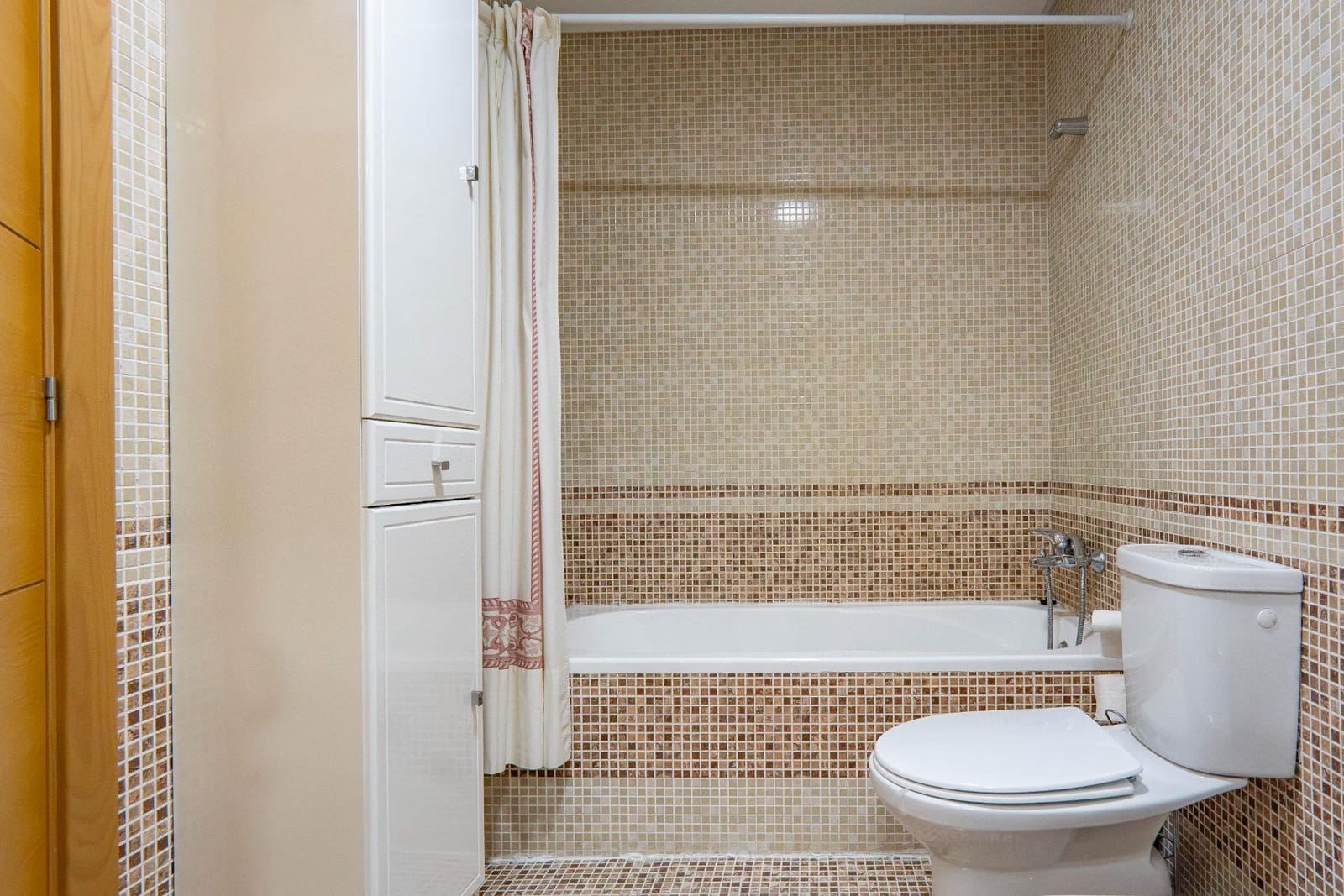 2 quarto Apartamento para arrendar em Almayate com piscina garagem - 950 € (Ref: 10187245)