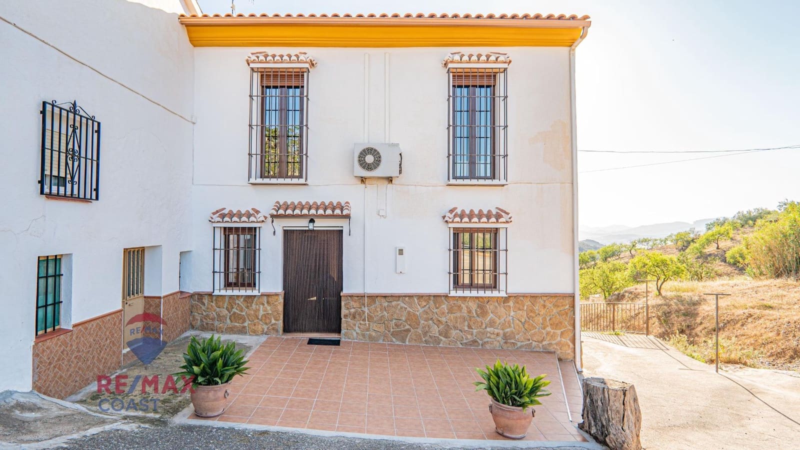 6 bedroom Finca/Country House for sale in Colmenar - € 395,000 (Ref: 7546777)