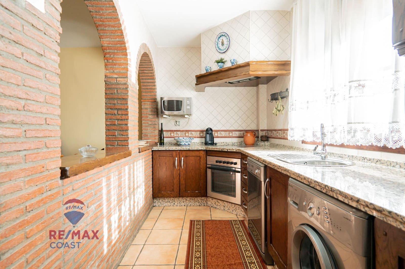 6 bedroom Finca/Country House for sale in Colmenar - € 395,000 (Ref: 7546777)