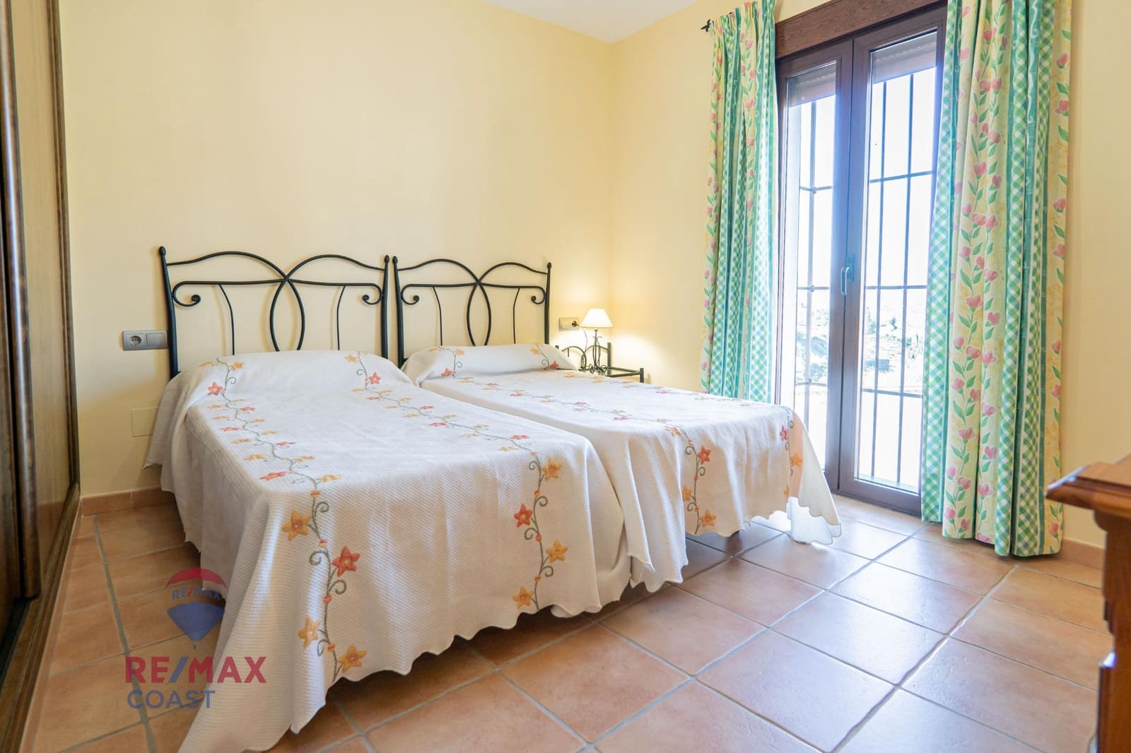 6 bedroom Finca/Country House for sale in Colmenar - € 395,000 (Ref: 7546777)