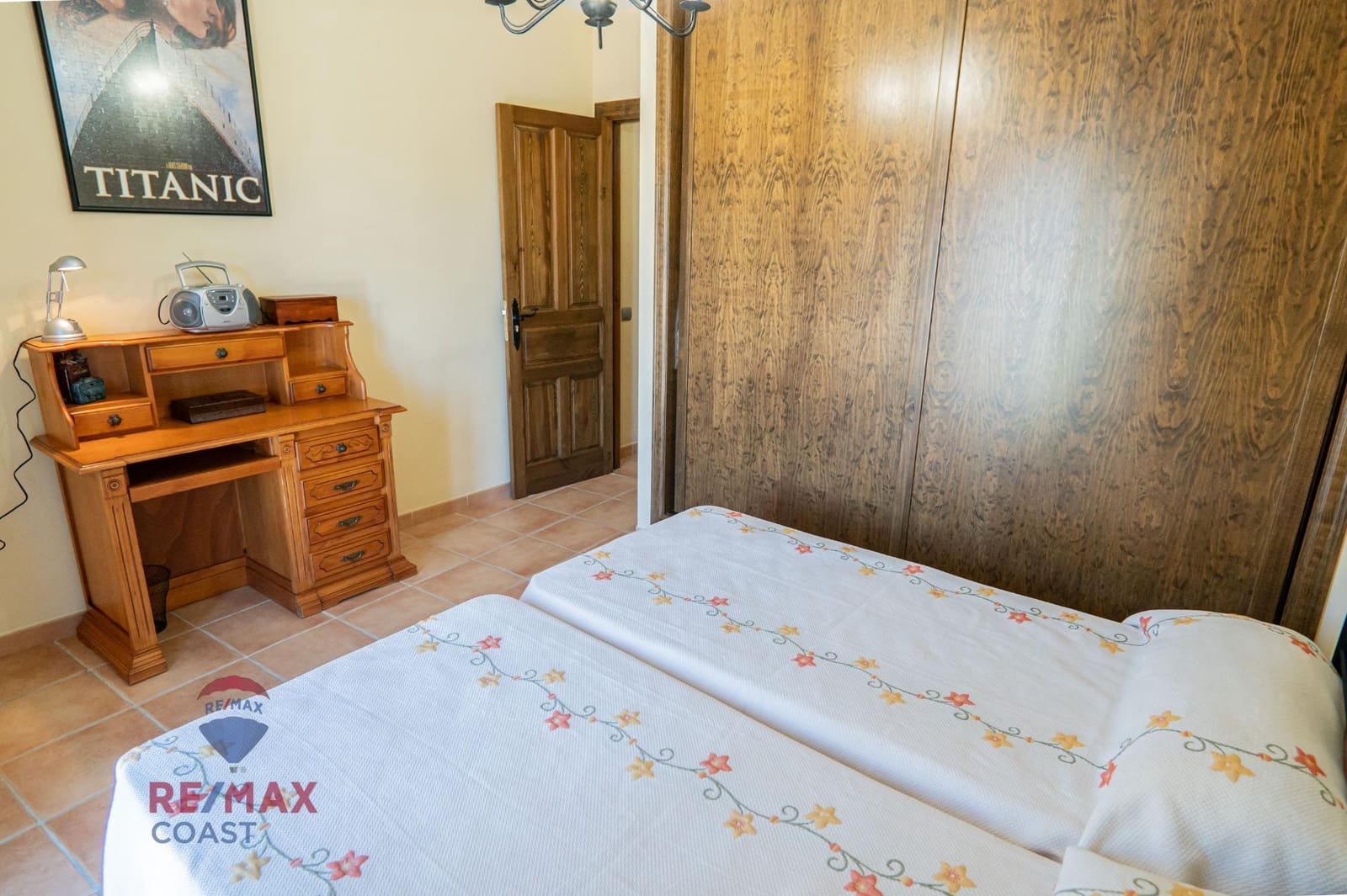 6 bedroom Finca/Country House for sale in Colmenar - € 395,000 (Ref: 7546777)