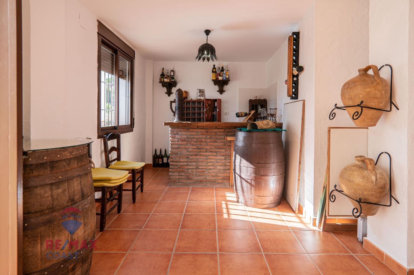 6 bedroom Finca/Country House for sale in Colmenar - € 395,000 (Ref: 7546777)