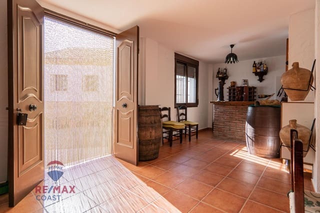 6 bedroom Finca/Country House for sale in Colmenar - € 395,000 (Ref: 7546777)