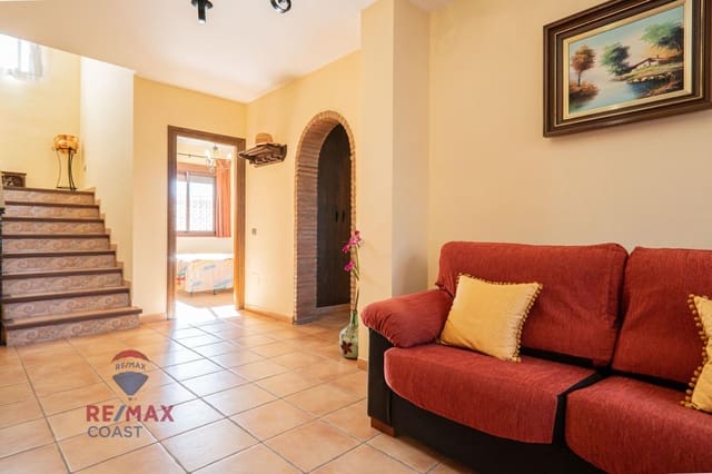 6 bedroom Finca/Country House for sale in Colmenar - € 395,000 (Ref: 7546777)