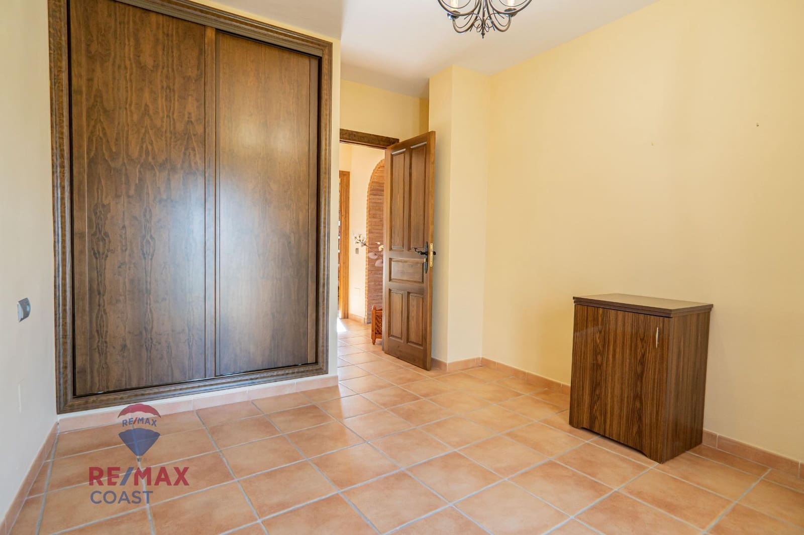 6 bedroom Finca/Country House for sale in Colmenar - € 395,000 (Ref: 7546777)