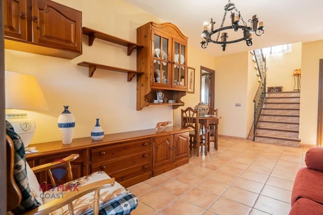 6 bedroom Finca/Country House for sale in Colmenar - € 395,000 (Ref: 7546777)
