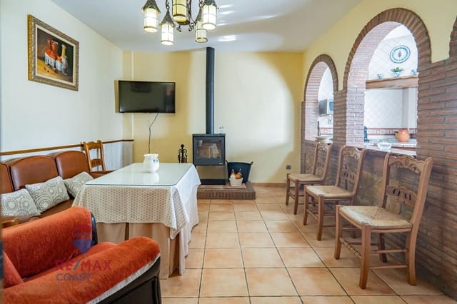 6 bedroom Finca/Country House for sale in Colmenar - € 395,000 (Ref: 7546777)
