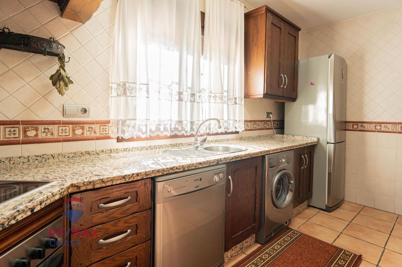 6 bedroom Finca/Country House for sale in Colmenar - € 395,000 (Ref: 7546777)