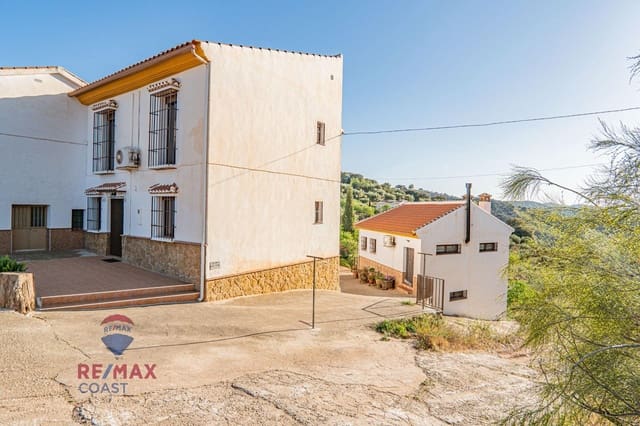 6 bedroom Finca/Country House for sale in Colmenar - € 395,000 (Ref: 7546777)
