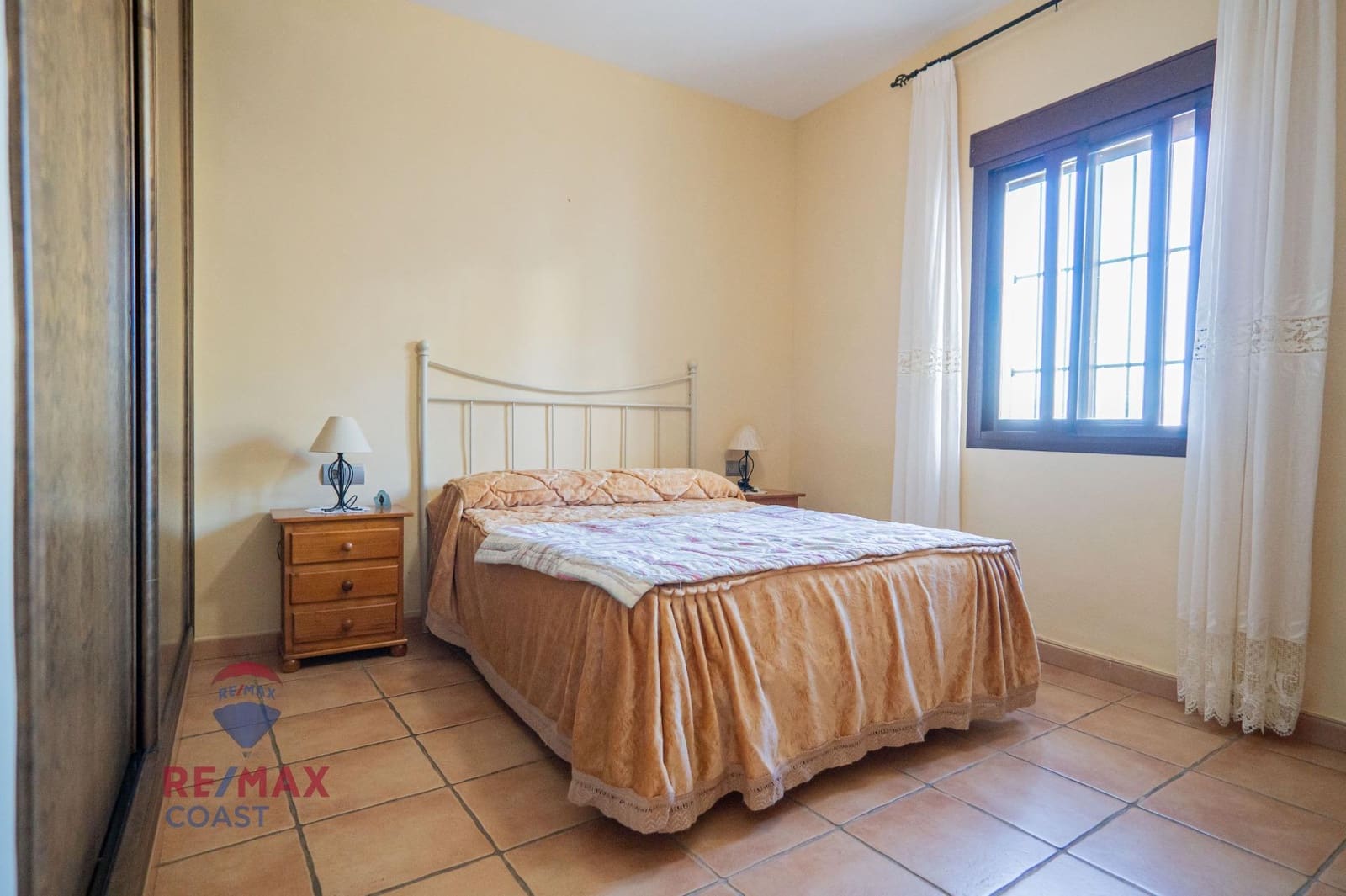 6 bedroom Finca/Country House for sale in Colmenar - € 395,000 (Ref: 7546777)