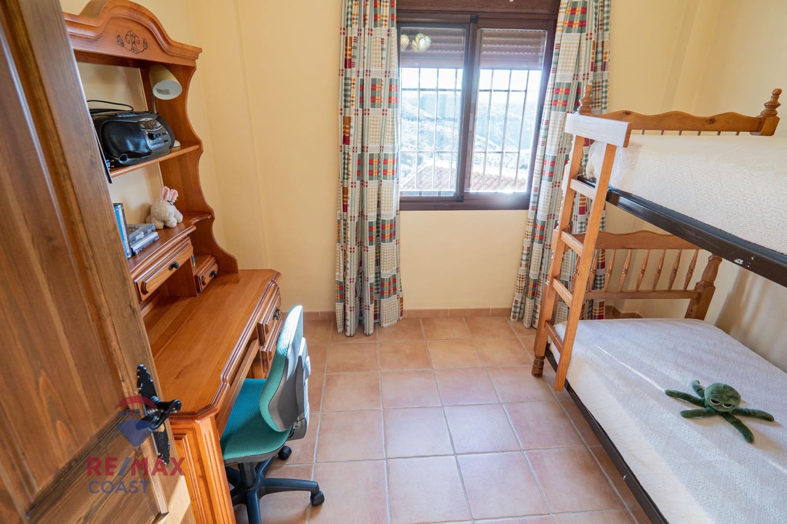 6 bedroom Finca/Country House for sale in Colmenar - € 395,000 (Ref: 7546777)