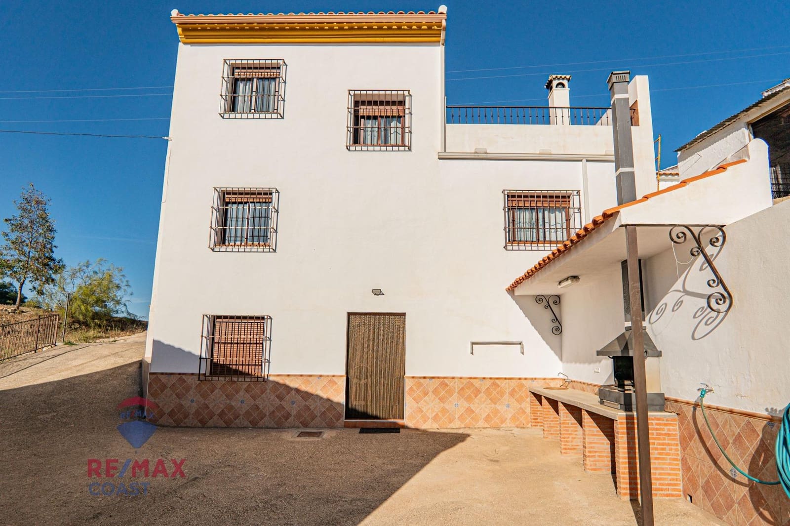 6 bedroom Finca/Country House for sale in Colmenar - € 395,000 (Ref: 7546777)