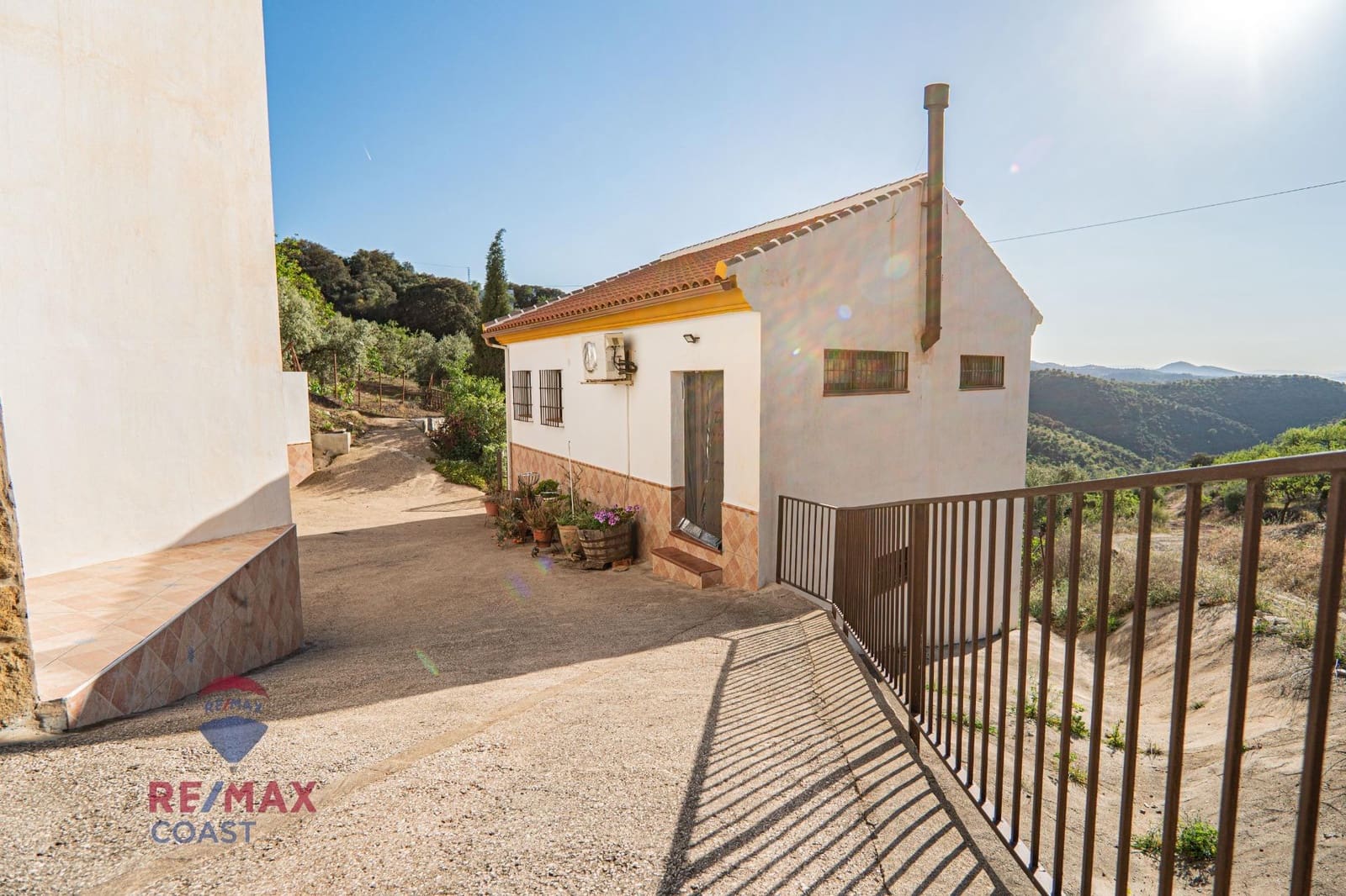 6 bedroom Finca/Country House for sale in Colmenar - € 395,000 (Ref: 7546777)