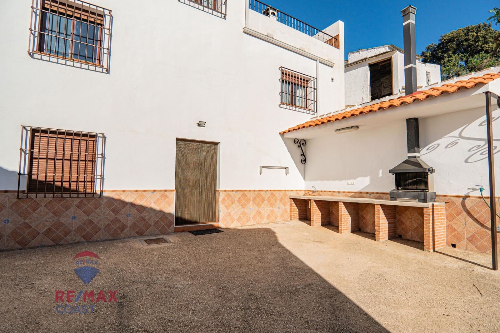6 bedroom Finca/Country House for sale in Colmenar - € 395,000 (Ref: 7546777)