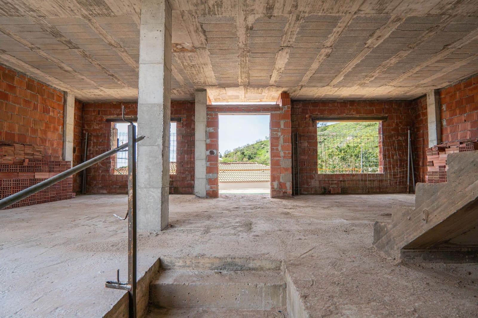 4 bedroom Villa for sale in Benaque - € 149,000 (Ref: 8254165)