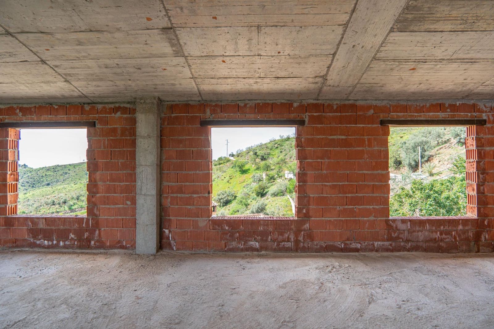 4 bedroom Villa for sale in Benaque - € 149,000 (Ref: 8254165)