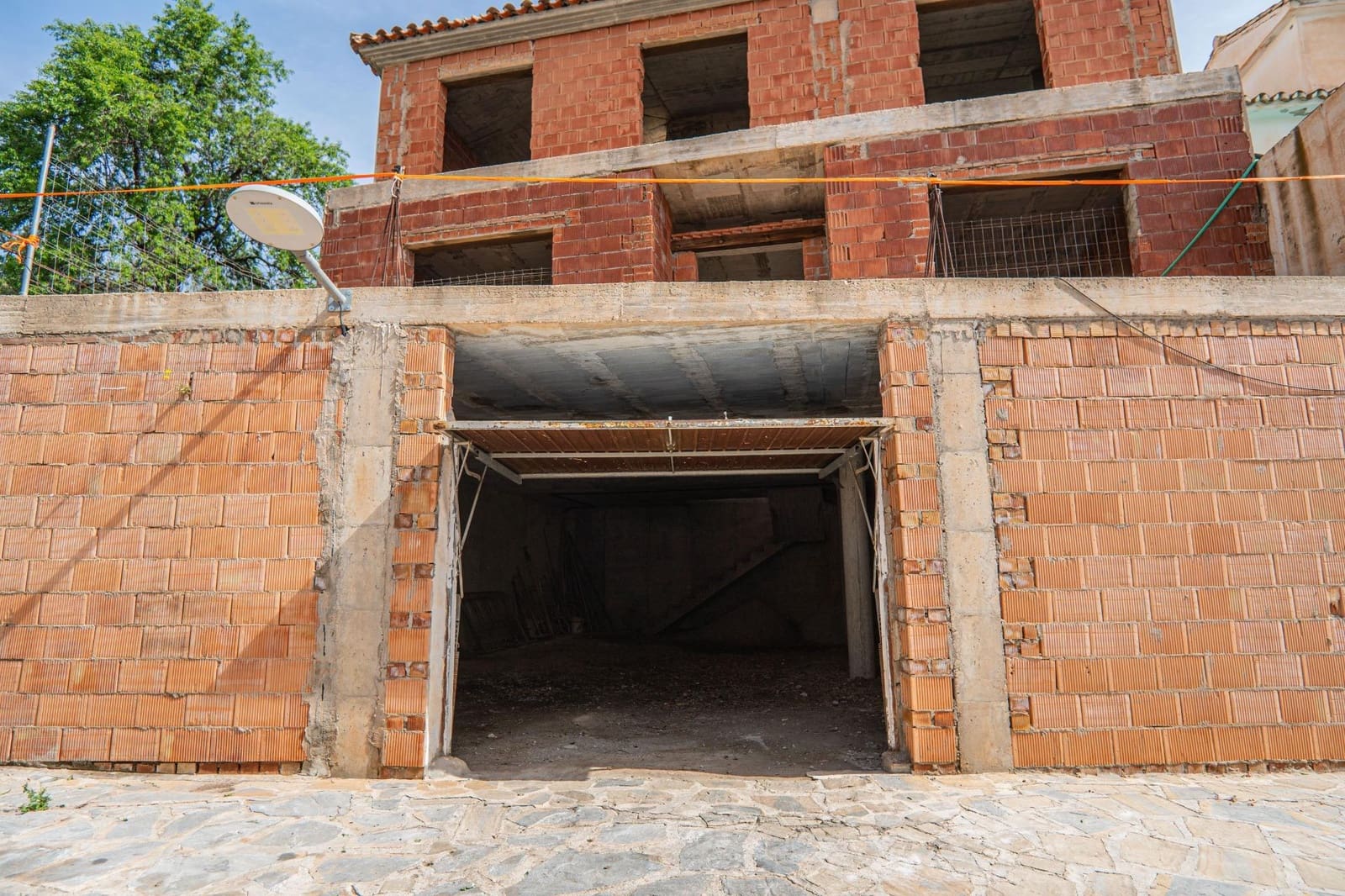 4 bedroom Villa for sale in Benaque - € 149,000 (Ref: 8254165)