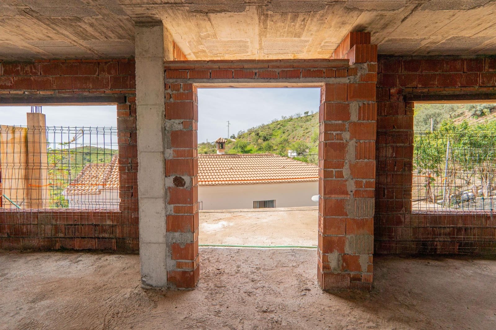 4 bedroom Villa for sale in Benaque - € 149,000 (Ref: 8254165)