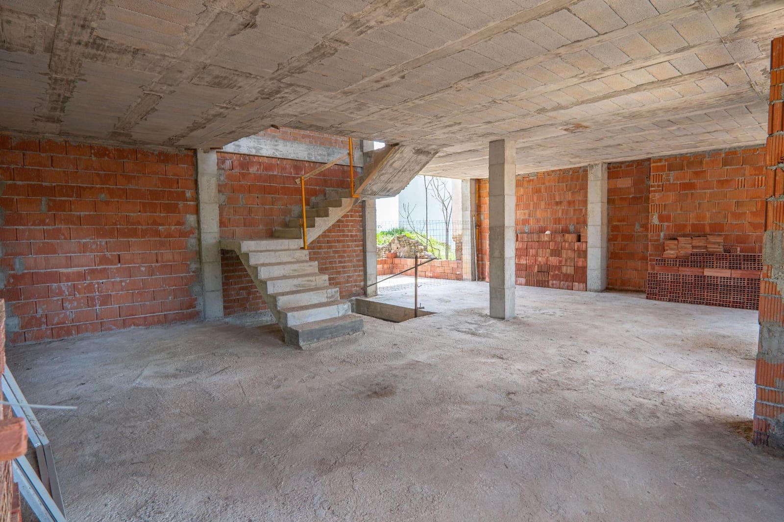 4 bedroom Villa for sale in Benaque - € 149,000 (Ref: 8254165)