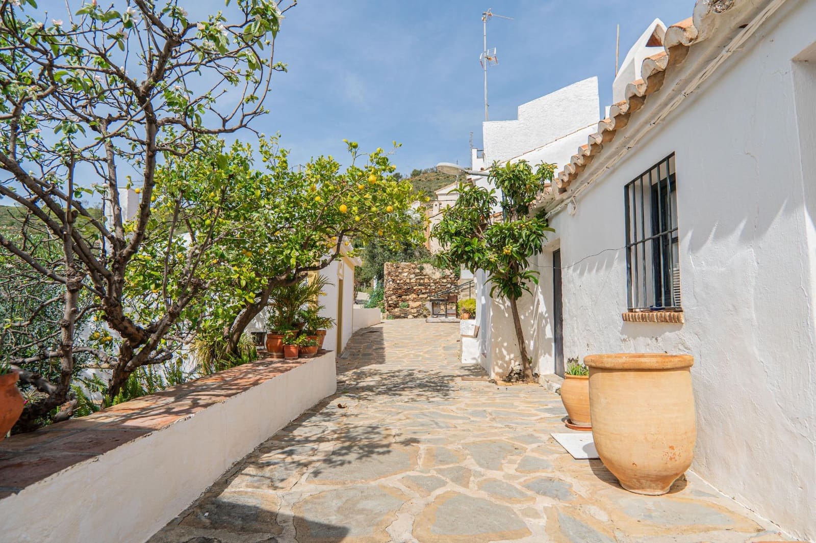 4 bedroom Villa for sale in Benaque - € 149,000 (Ref: 8254165)