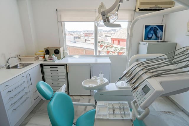 Kontor til leje i Centro Historico, Málaga by - € 1.500 (Ref: 8437329)