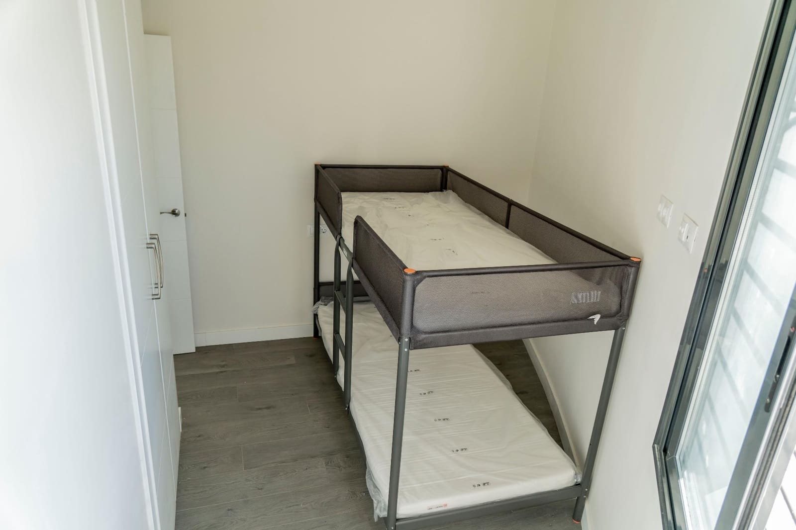 2 bedroom Flat for rent in Velez-Malaga - € 1,200 (Ref: 8552112)