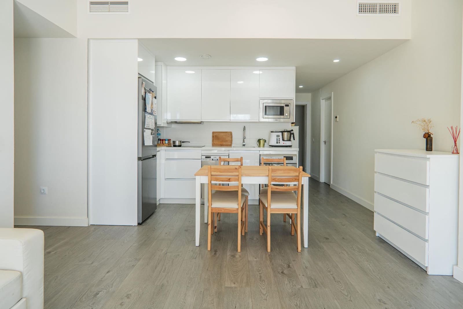 2 bedroom Flat for rent in Velez-Malaga - € 1,200 (Ref: 8552112)