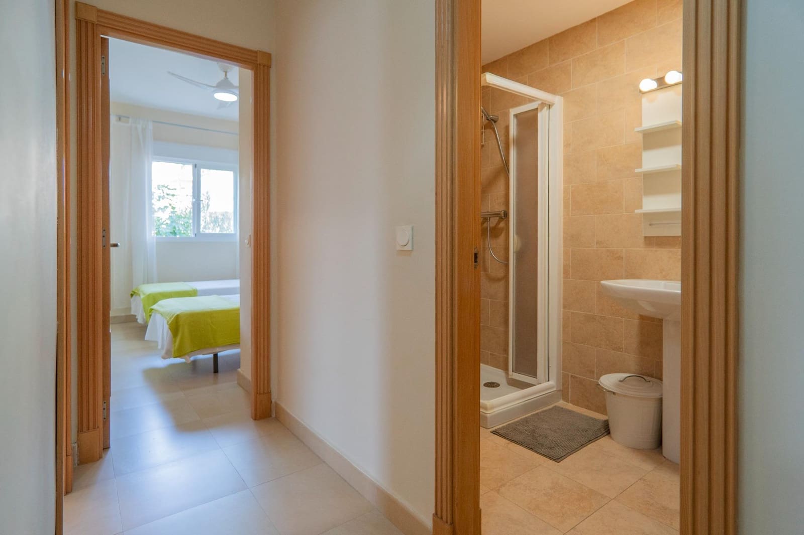 2 slaapkamer Flat te huur in Caleta de Velez met zwembad garage - € 900 (Ref: 8576478)