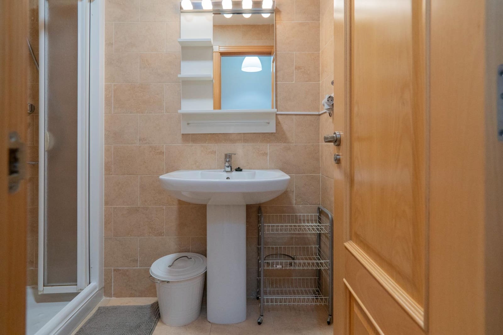 2 slaapkamer Flat te huur in Caleta de Velez met zwembad garage - € 900 (Ref: 8576478)