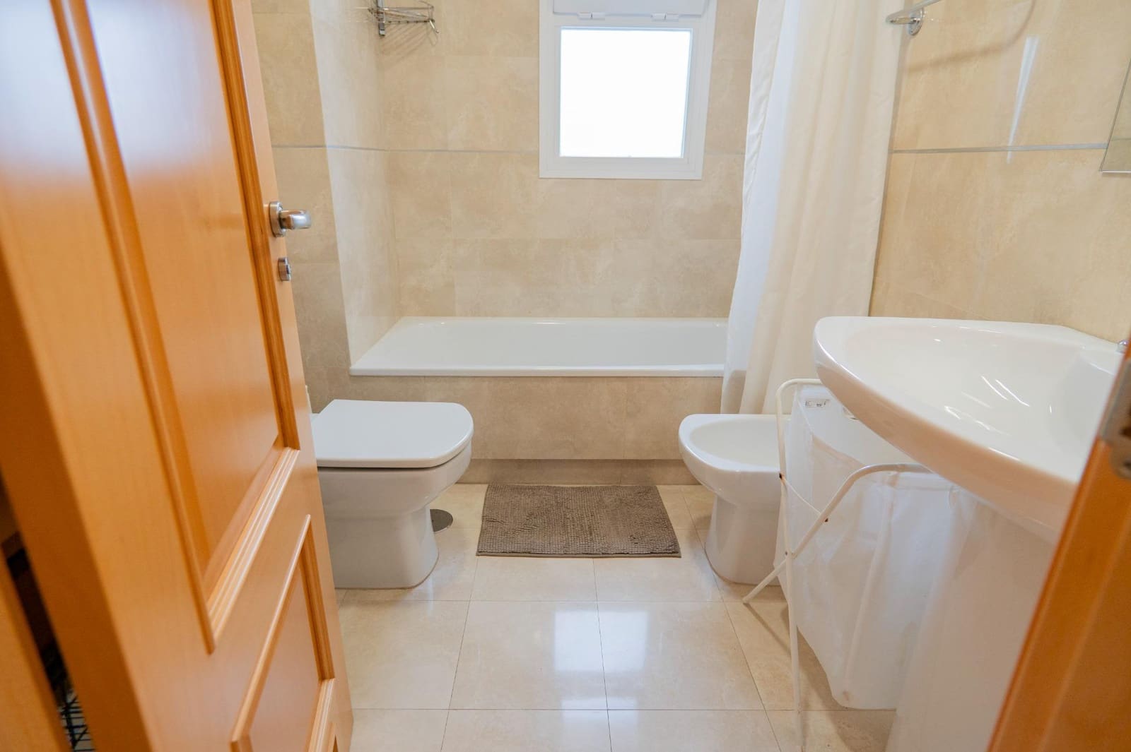 2 slaapkamer Flat te huur in Caleta de Velez met zwembad garage - € 900 (Ref: 8576478)