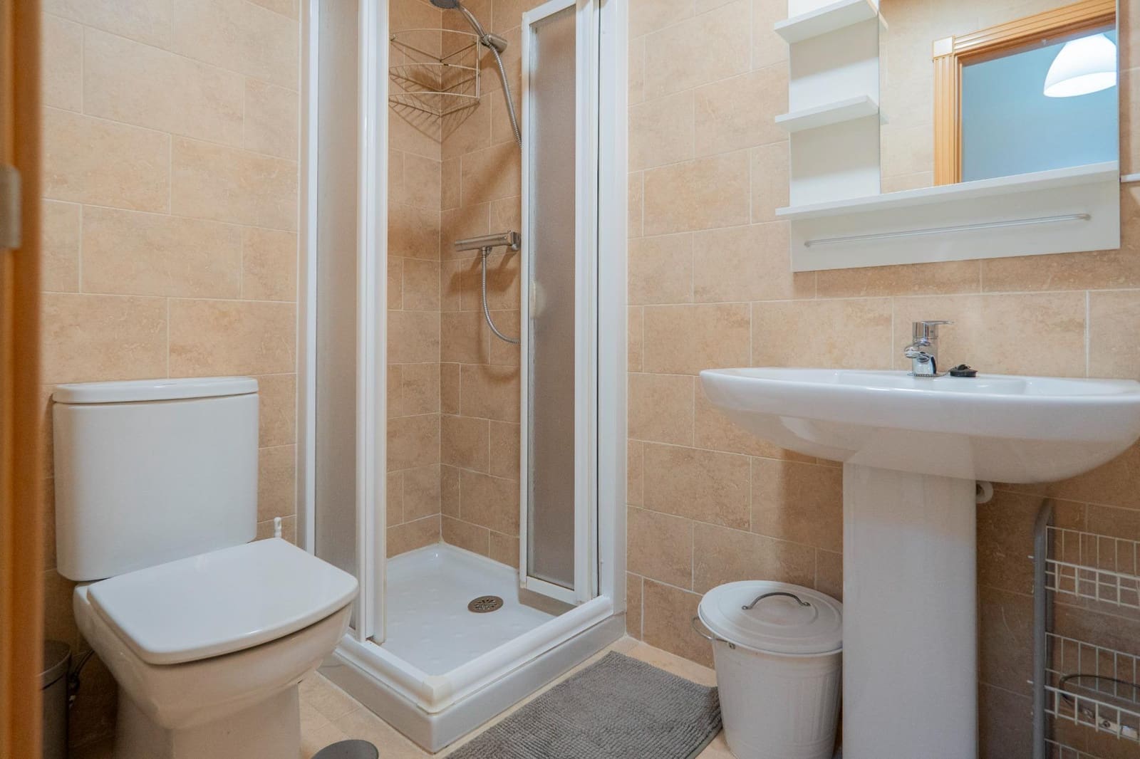 2 slaapkamer Flat te huur in Caleta de Velez met zwembad garage - € 900 (Ref: 8576478)