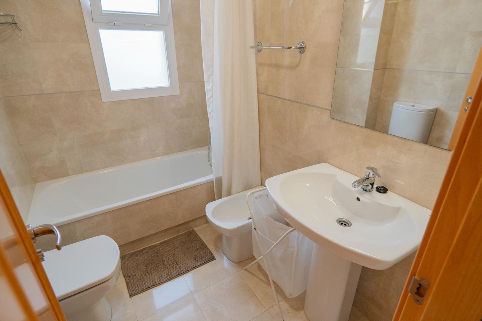 2 slaapkamer Flat te huur in Caleta de Velez met zwembad garage - € 900 (Ref: 8576478)