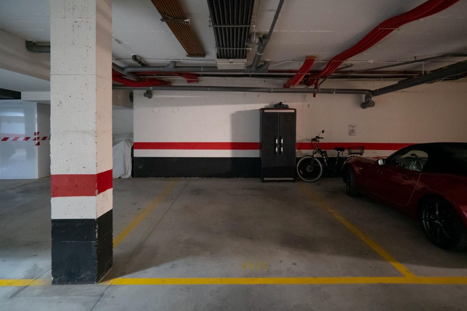 2 slaapkamer Flat te huur in Caleta de Velez met zwembad garage - € 900 (Ref: 8576478)
