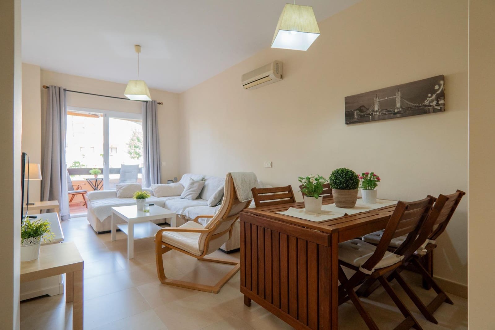 2 slaapkamer Flat te huur in Caleta de Velez met zwembad garage - € 900 (Ref: 8576478)