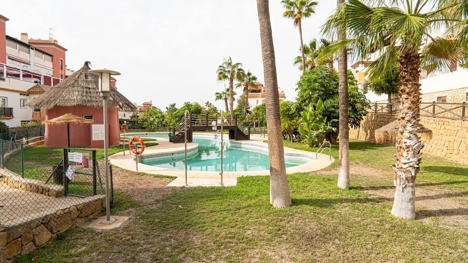 2 slaapkamer Flat te huur in Caleta de Velez met zwembad garage - € 900 (Ref: 8576478)