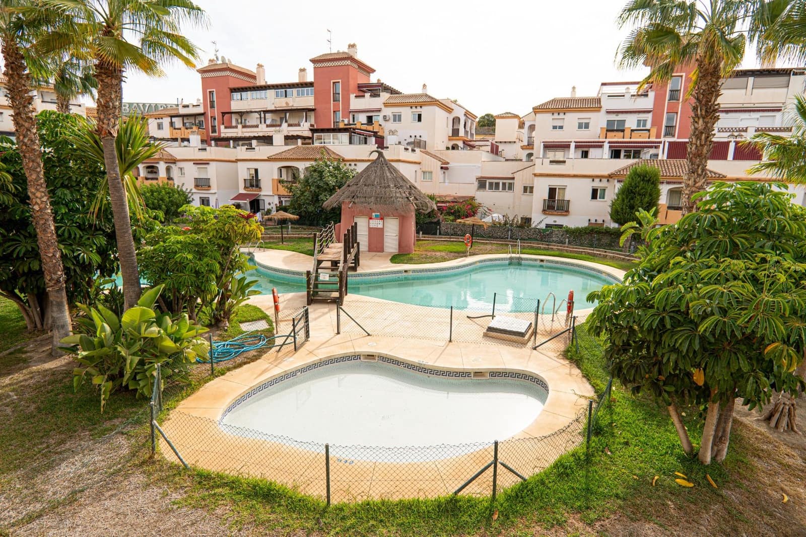 2 slaapkamer Flat te huur in Caleta de Velez met zwembad garage - € 900 (Ref: 8576478)