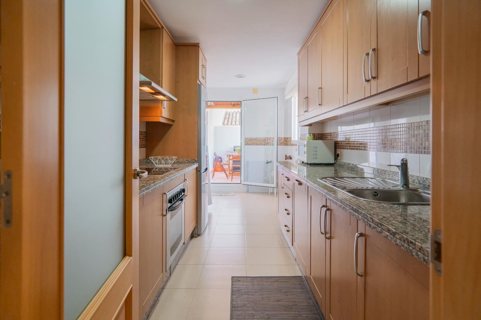 2 slaapkamer Flat te huur in Caleta de Velez met zwembad garage - € 900 (Ref: 8576478)