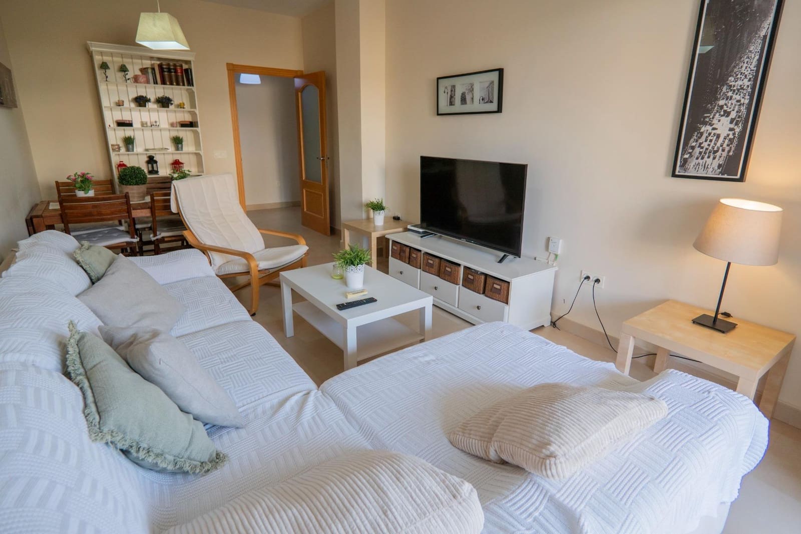 2 slaapkamer Flat te huur in Caleta de Velez met zwembad garage - € 900 (Ref: 8576478)
