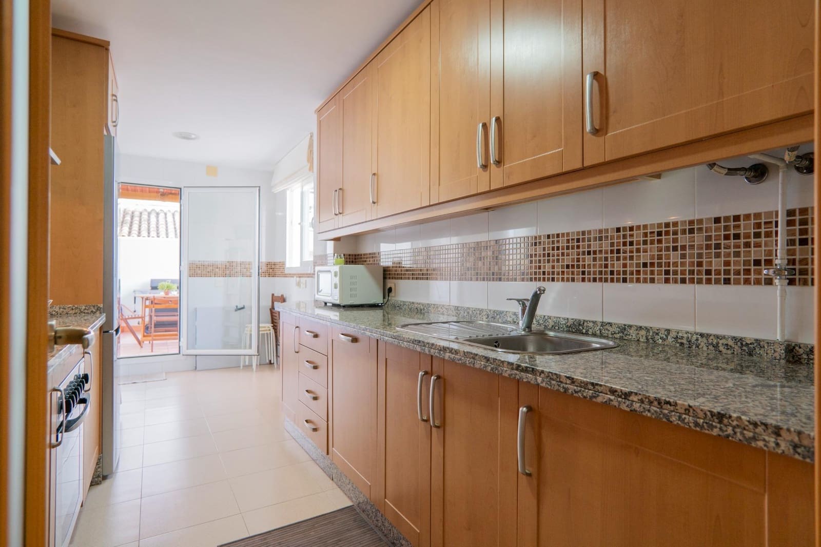 2 slaapkamer Flat te huur in Caleta de Velez met zwembad garage - € 900 (Ref: 8576478)