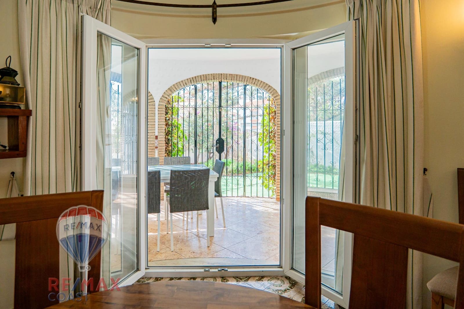 4 sypialnia Willa na sprzedaż w Torrox-Costa z garażem - 748 000 € (Ref: 8636551)