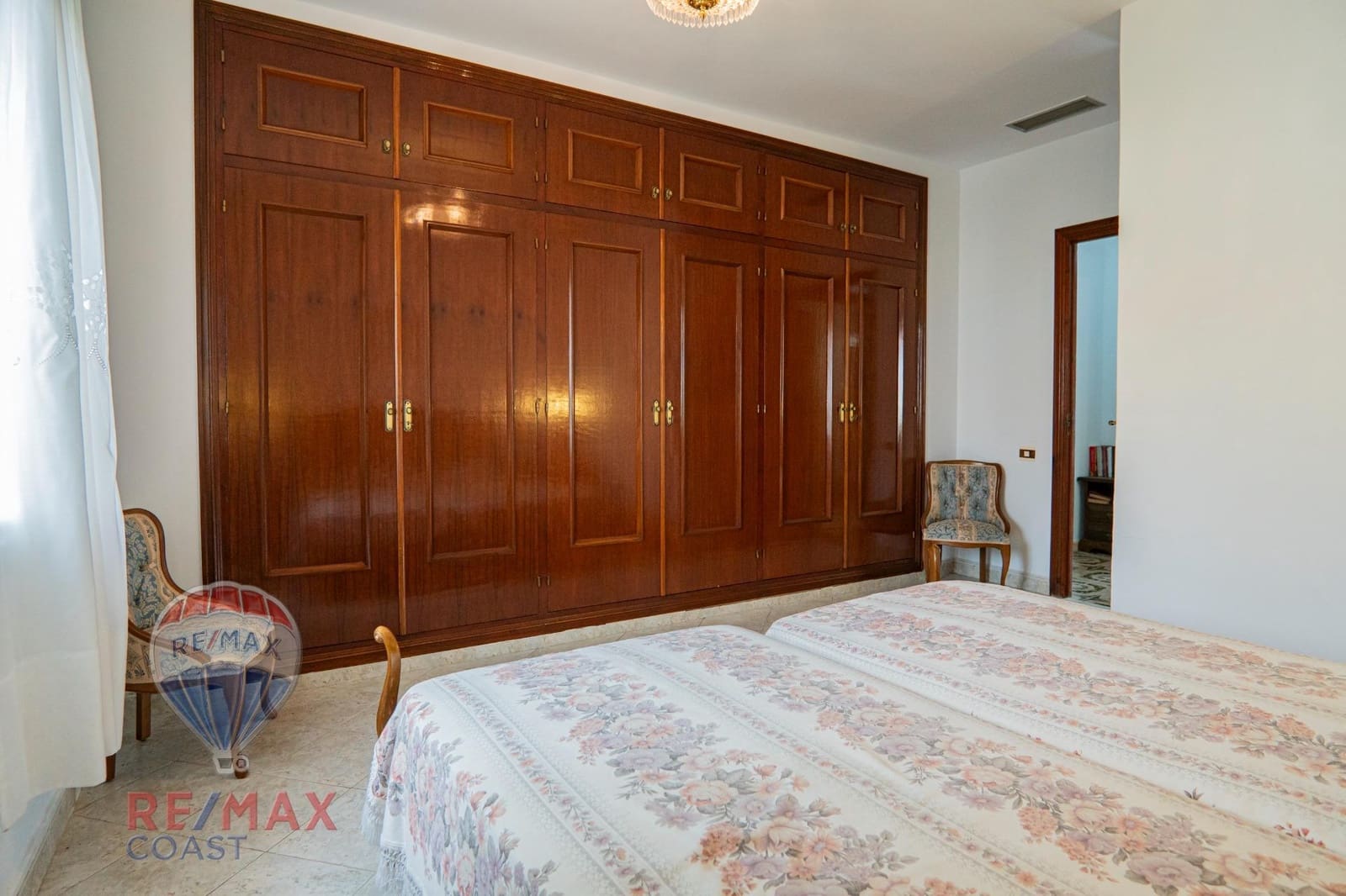 4 slaapkamer Villa te koop in Torrox-Costa met garage - € 748.000 (Ref: 8636551)