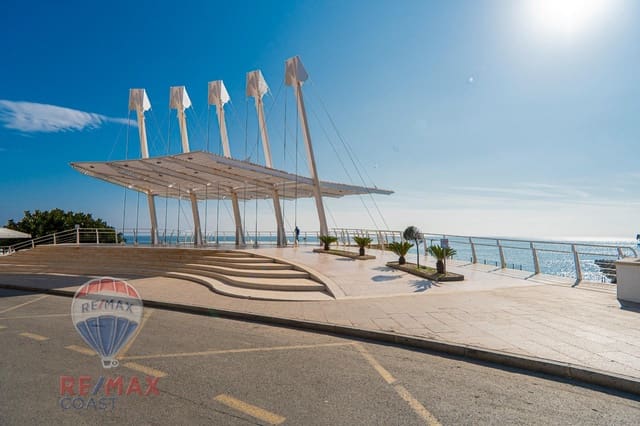 4 bedroom Villa for sale in Centro Internacional, Torrox with garage - € 748,000 (Ref: 8636551)