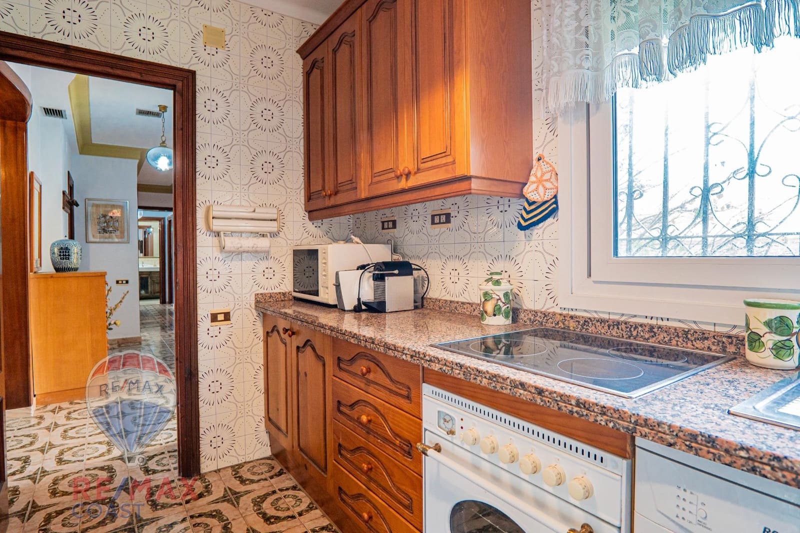 4 bedroom Villa for sale in Torrox-Costa with garage - € 748,000 (Ref: 8636551)