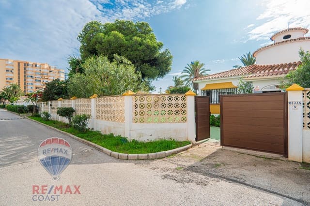 4 Zimmer Villa zu verkaufen in Centro Internacional, Torrox mit Garage - 745.000 € (Ref: 8636551)