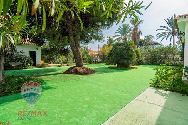 4 Zimmer Villa zu verkaufen in Centro Internacional, Torrox mit Garage - 745.000 € (Ref: 8636551)