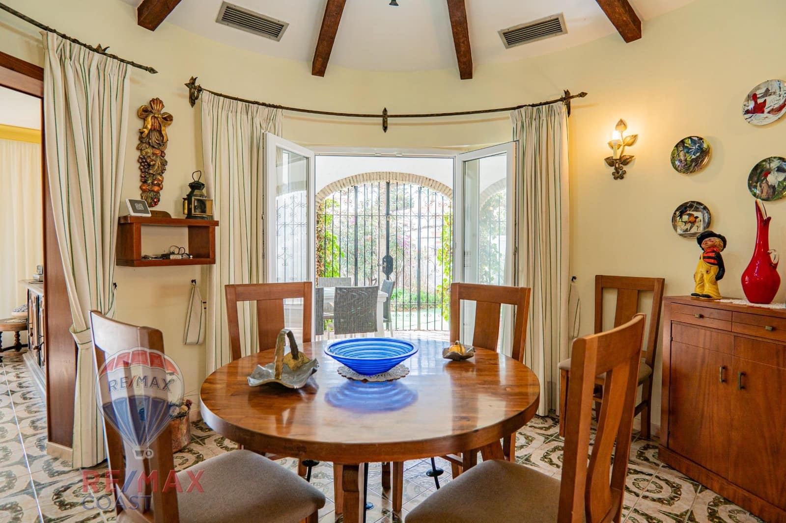 4 bedroom Villa for sale in Torrox-Costa with garage - € 745,000 (Ref: 8636551)