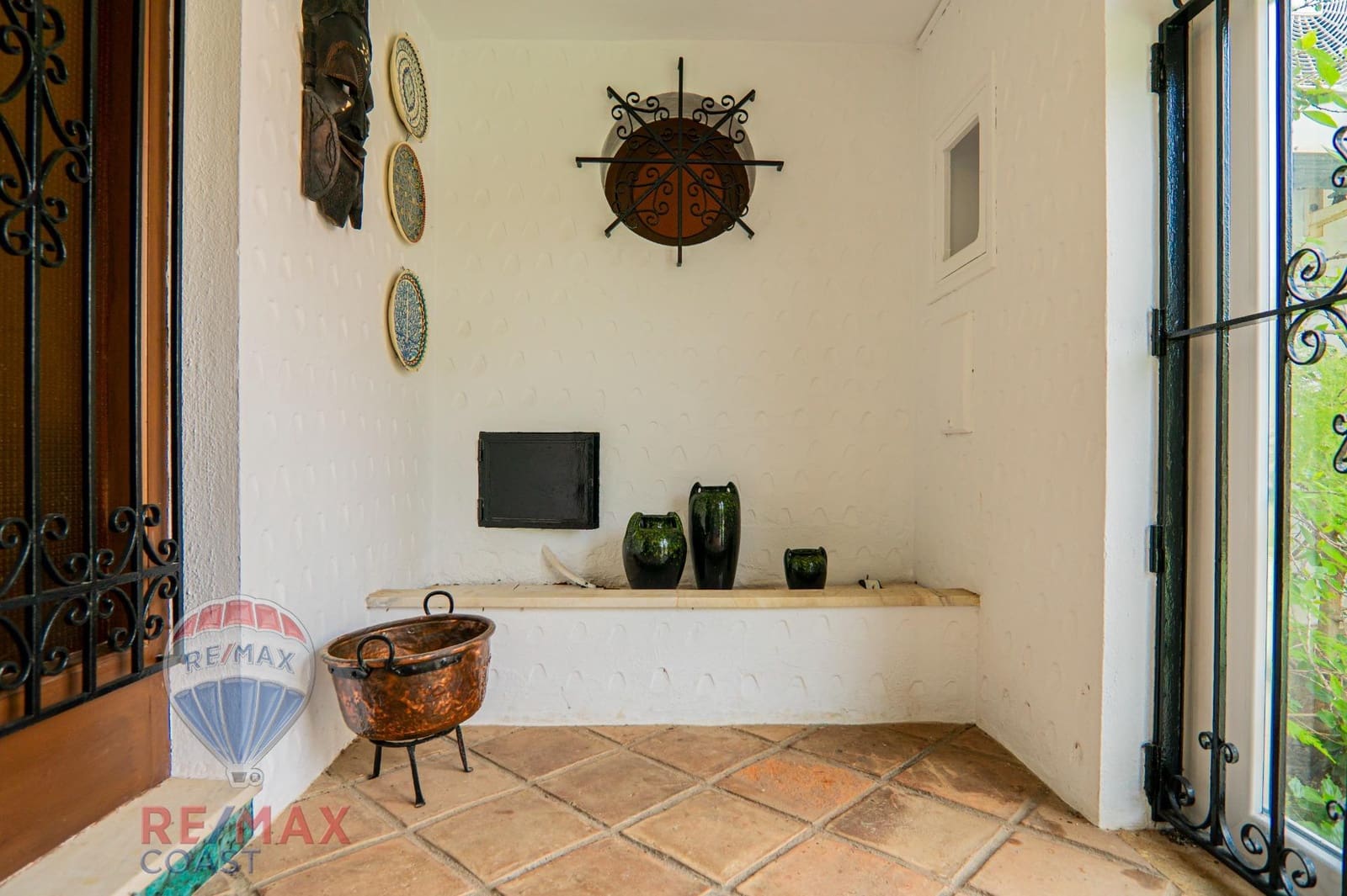 4 bedroom Villa for sale in Torrox-Costa with garage - € 745,000 (Ref: 8636551)