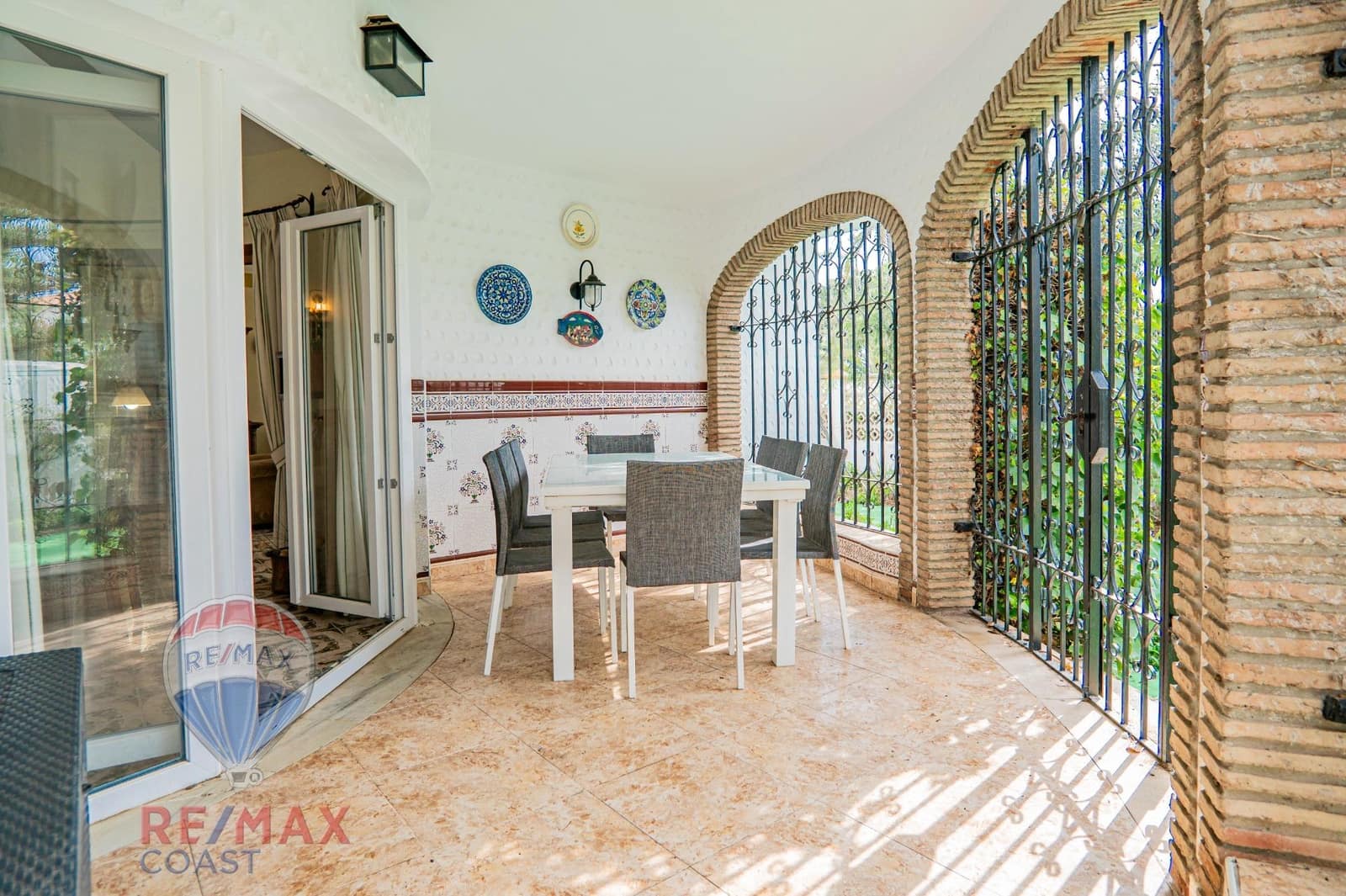 4 bedroom Villa for sale in Torrox-Costa with garage - € 745,000 (Ref: 8636551)