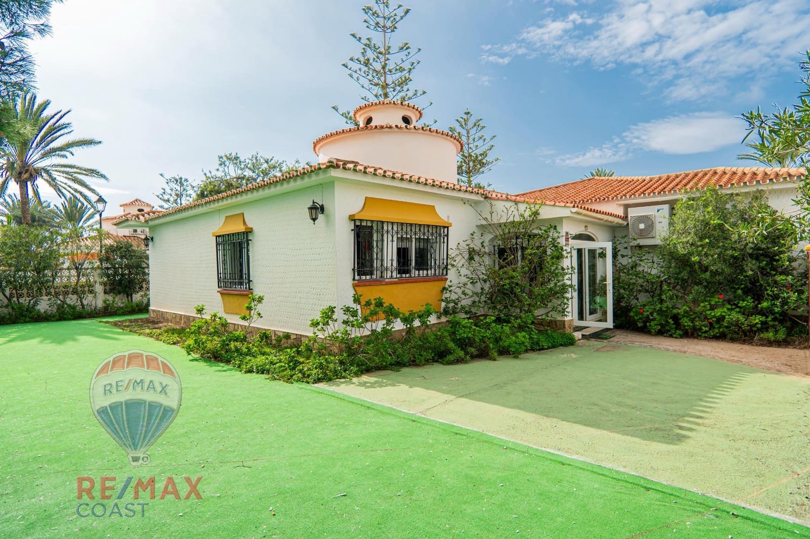 4 bedroom Villa for sale in Torrox-Costa with garage - € 745,000 (Ref: 8636551)
